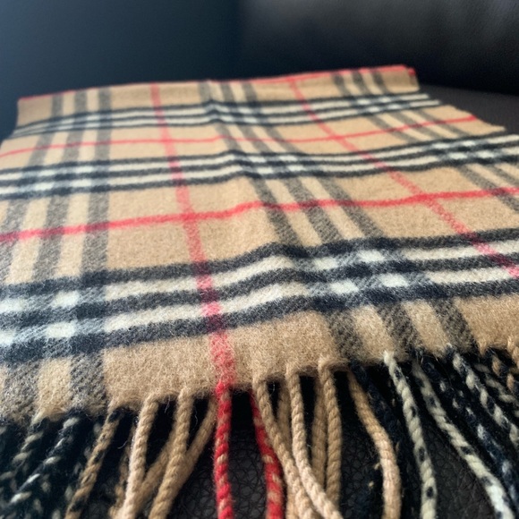 🌷🌸Authentic Burberry cashmere scarf 🌸🌷 - Picture 7 of 8